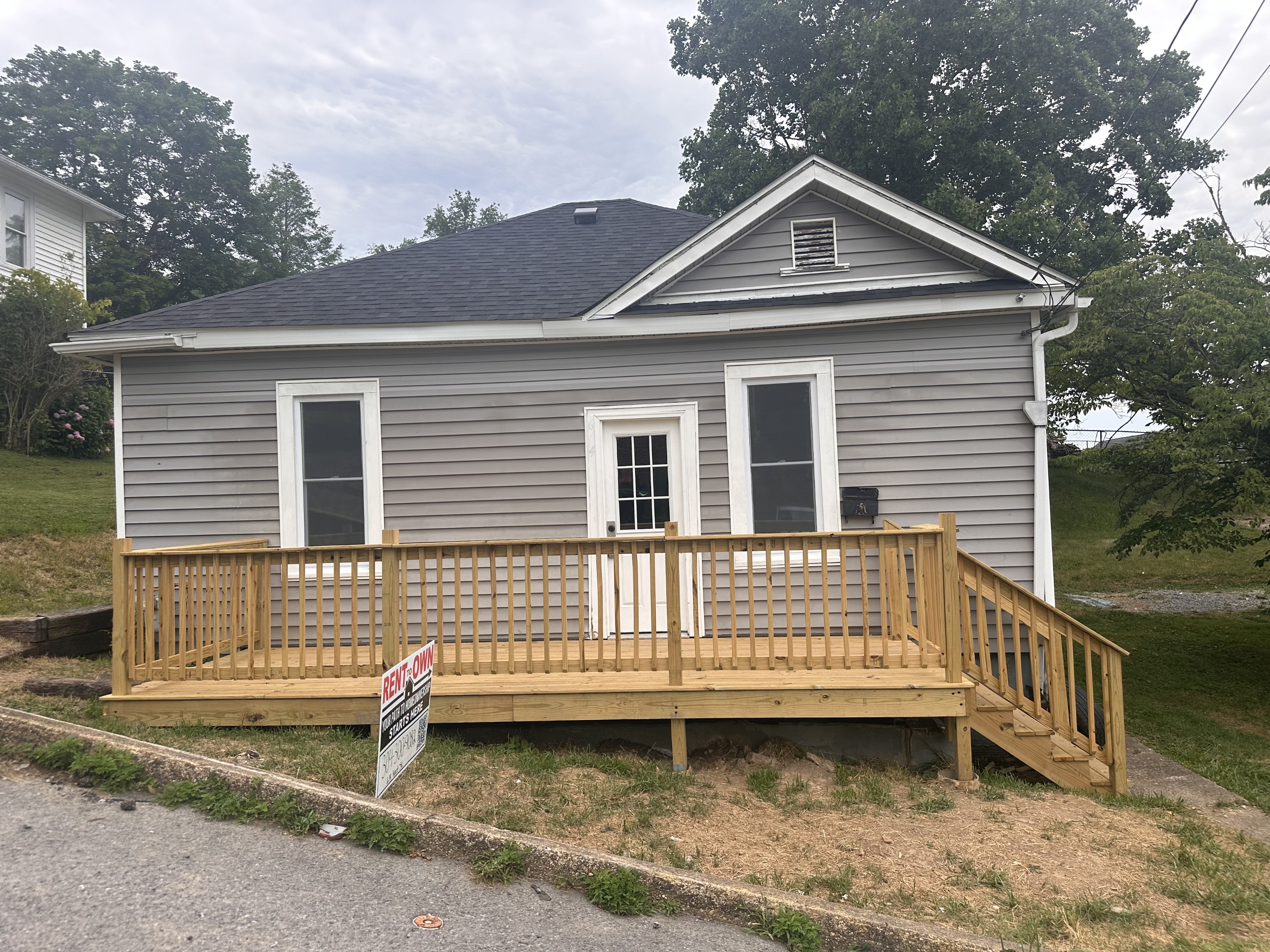 614 Hart St - 614